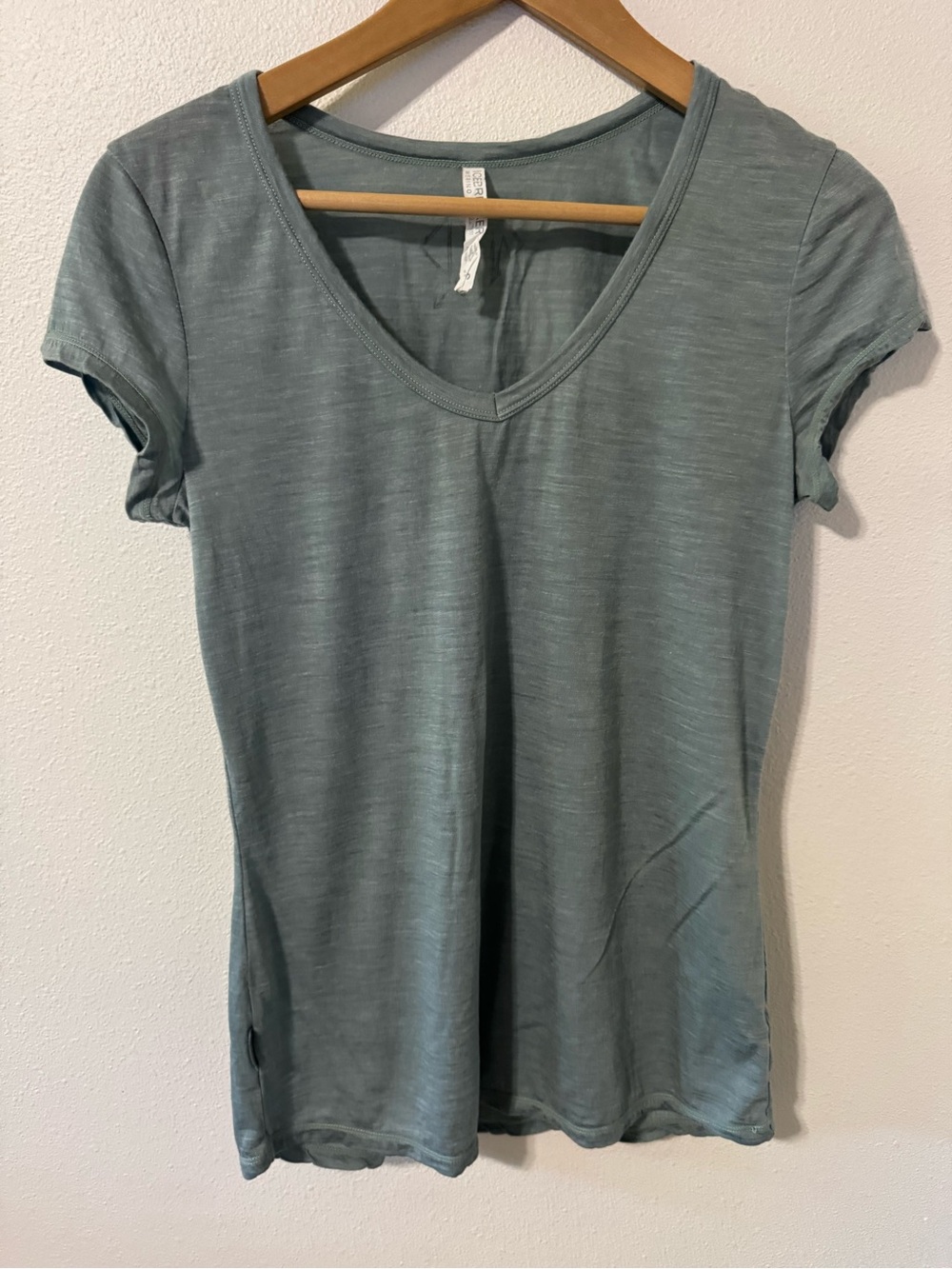 Icebreaker Cool Lite Merino Short Sleeve V Neck Graphic Tee Sage Green-Small